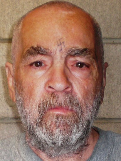 Un hombre que dice ser nieto de Charles Manson reclama tener derecho a heredar su patrimonio. Charles Manson en una foto de 2009