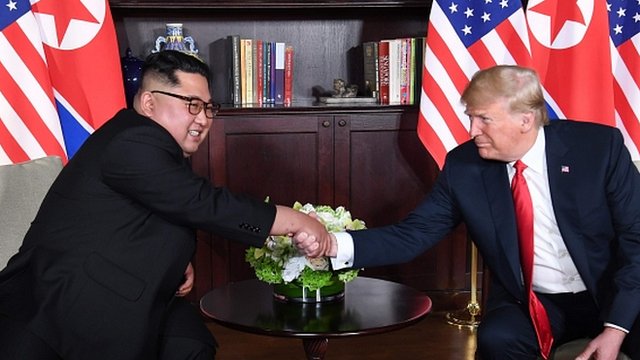 Kim y Trump dieron un breve mensaje cada uno antes de continuar con su encuentro privado. Kim y Trump expresaron un breve mensaje cada uno antes de continuar con su encuentro privado.