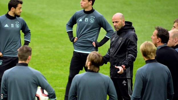 Bosz no fue una leyenda del Ajax, pero su formación como entrenador se inspiró en las ideas del club de Amsterdam y en Johan Cruyff. Peter Bosz