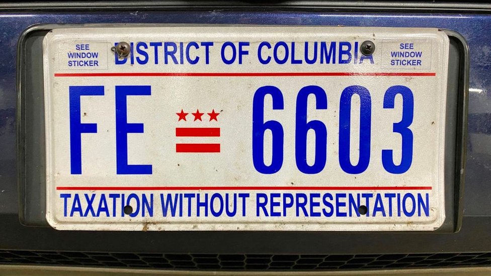 Matrícula de un vehículo de Washington, en la que se lee: "Taxation without representation".