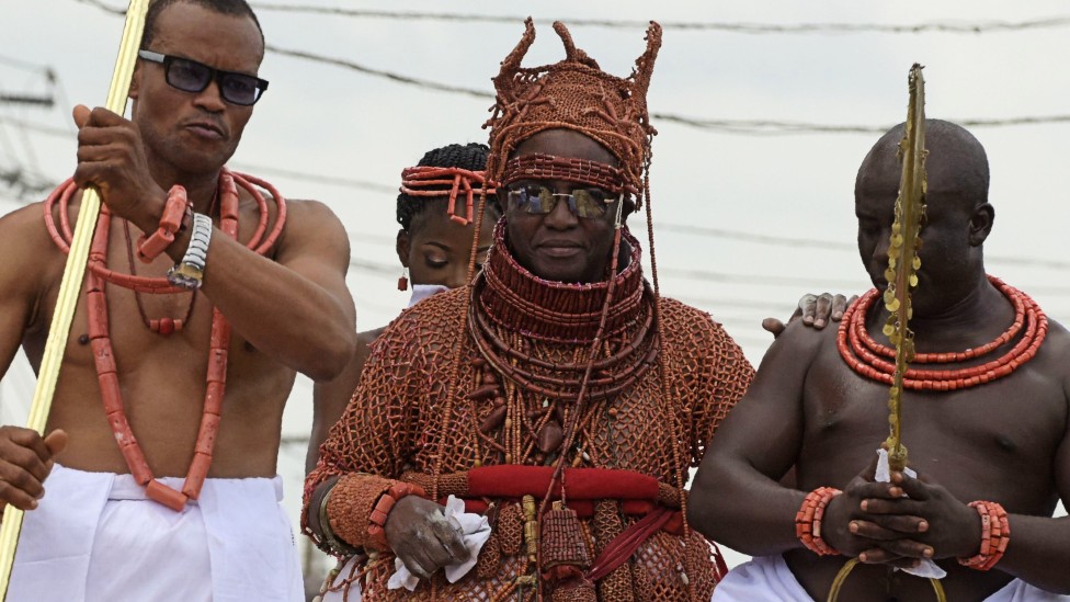 Oba Ewuare II (C) during his coronation in Benin City, Nigeria - 20 October 2016