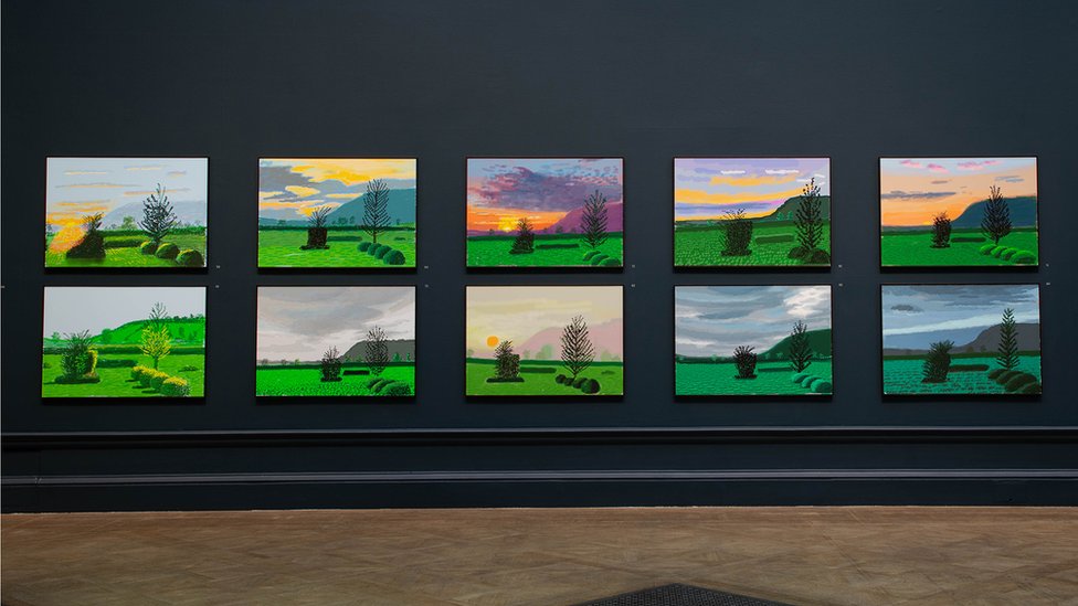 10 imágenes del mismo panorama registrados a diferentes horas del día en la exposición de David Hockney en la Royal Academy