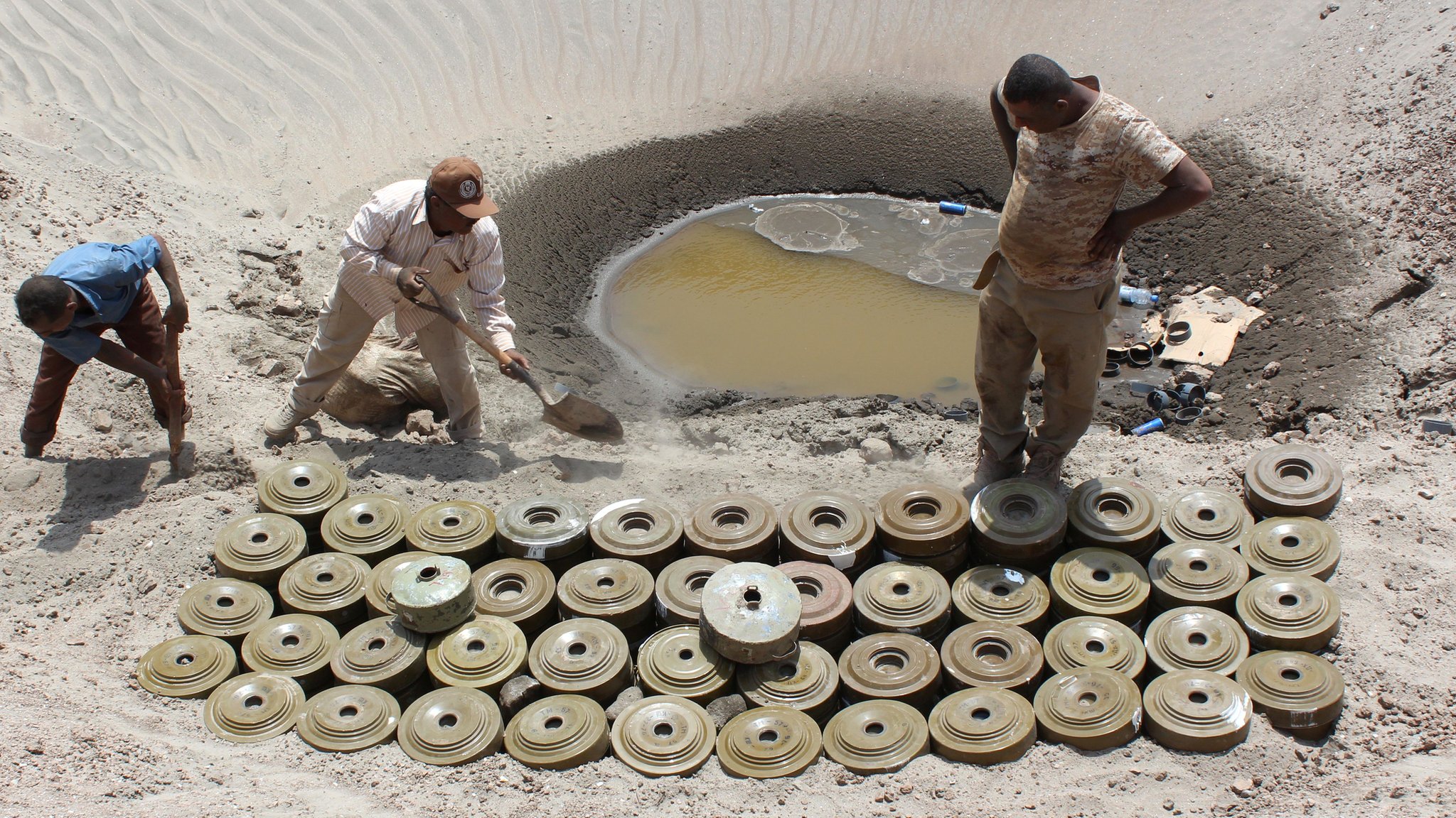 Landmine casualties at 10-year high - report - BBC News