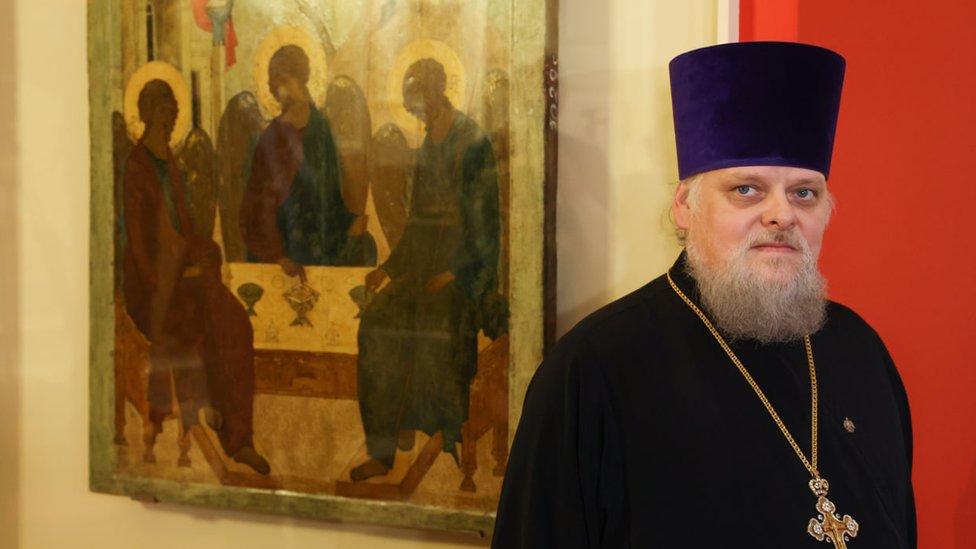 Патриарх Кирилл наказал протоиерея за 