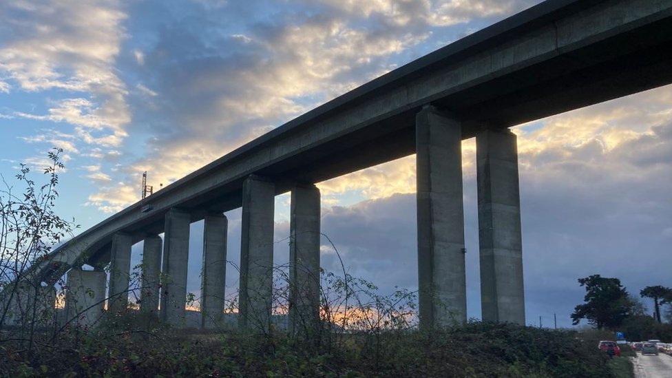 Reduced speed limit on A14 Orwell Bridge due to strong winds BBC