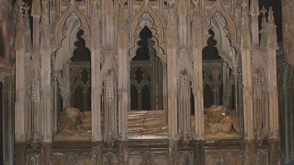 Едуард II лежить у Глостері