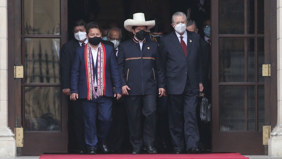 El presidente Pedro Castillo junto a su exprimer ministro Guido Bellido.
