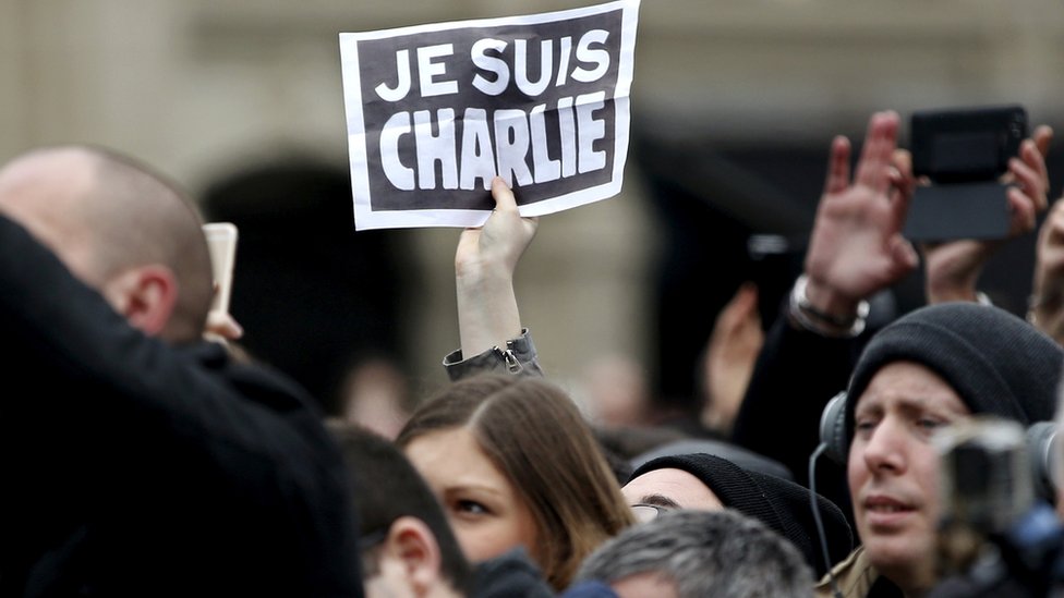 Saldırıdan sonra 'Je suis Charlie' (Ben Charlie'yim) sloganıyla gösteriler düzenlendi.