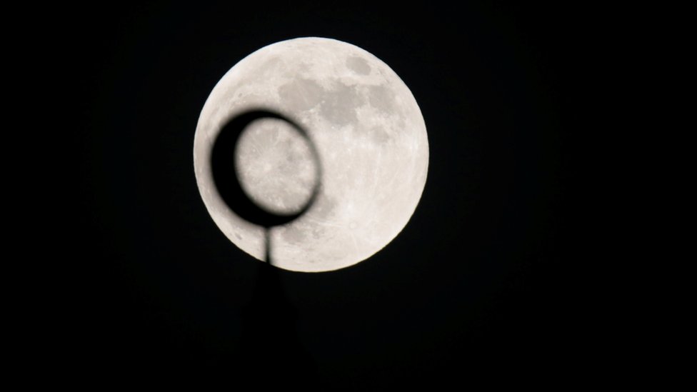 Eclipse lunar visto desde Abu Dhabi.