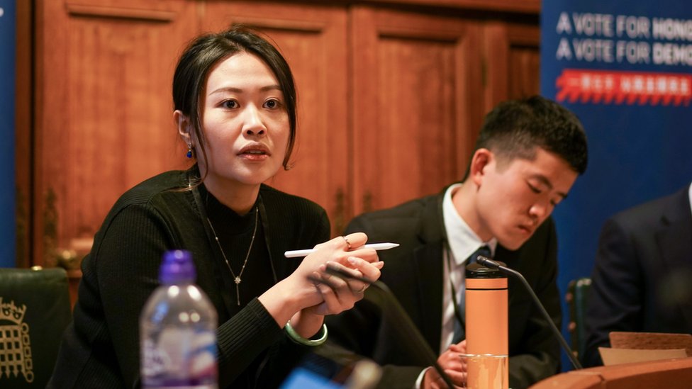 Vote for Hong Kong 2024創辦人劉珈汶（左）在西敏寺英國議會大樓一場新聞發佈會上發言（劉珈汶提供25/4/2024）