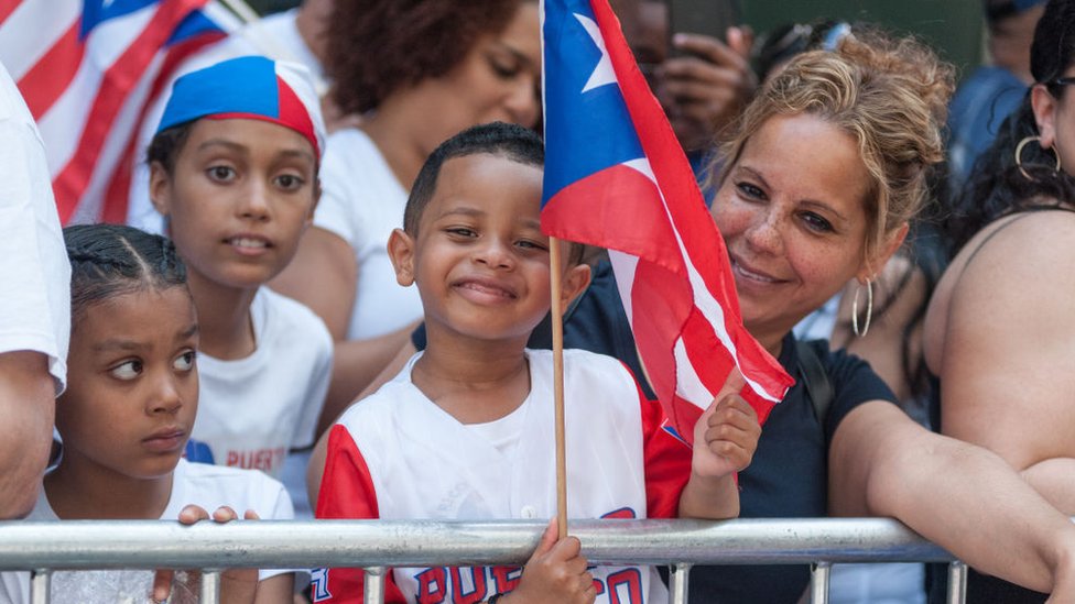 Puertorriqueños en un desfile en Nueva York.