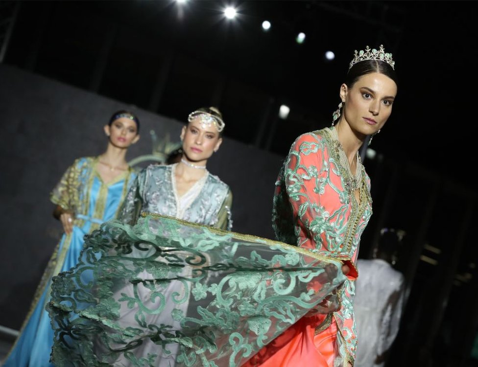 عرض أرواب مغربية في بيت الأزياء المغربي في روما-إيطاليا.