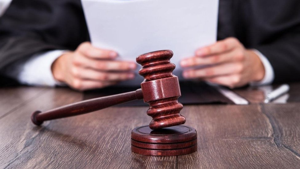 Cuando los jueves y los jurados consideran un veredicto, las explicaciones científicas sobre la conducta de un criminal pueden tener poco o ningún efecto. Juez