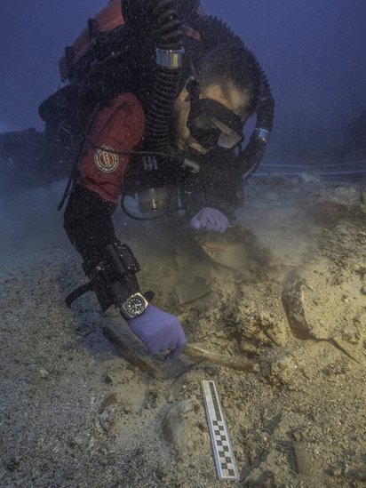 Arqueólogos submarinos encontraram parte de um esqueleto no lugar onde foi descoberto o mecanismo de Anticitera