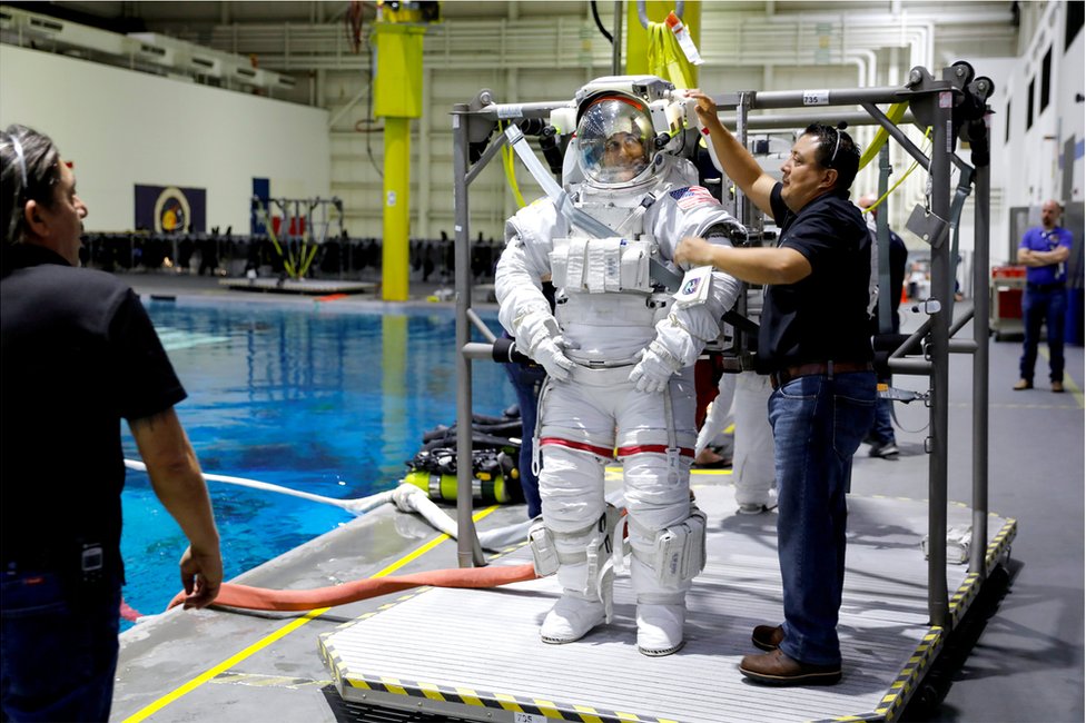 Космонавты тренируются в Космическом центре Джонсона
