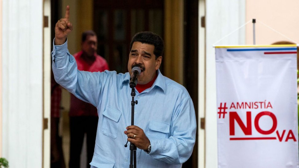 Президент Мадуро выступает на митинге против закона об амнистии в Каракасе, Венесуэла, 7 апреля 2016 г.
