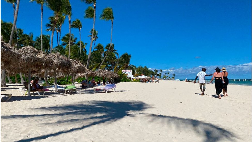 Почти пустой пляж в Пунта-Кане, Доминиканская Республика