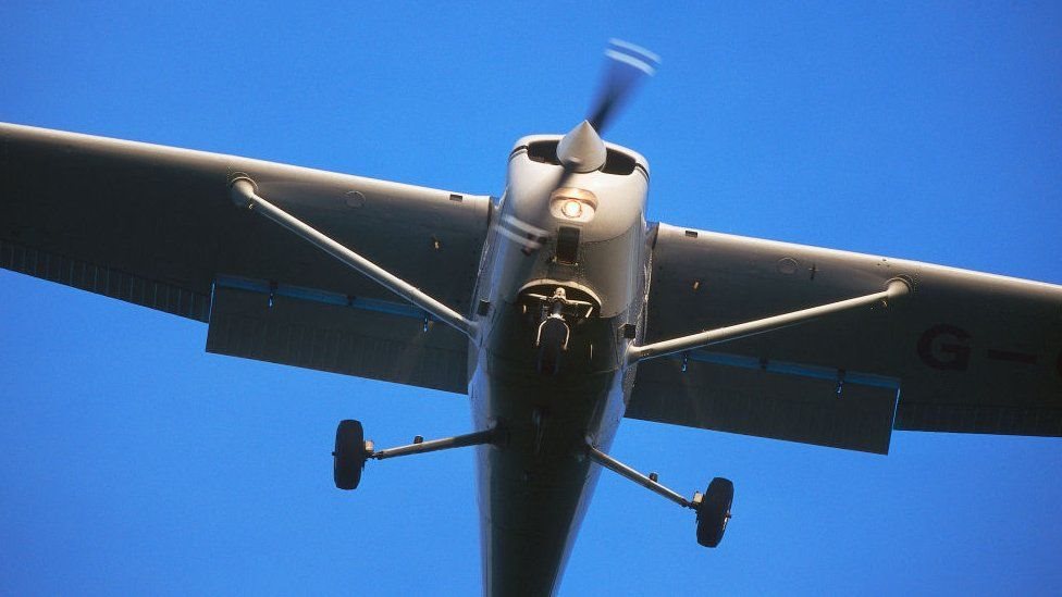 متعلم طيران يتمكن من الهبوط بأمان بطائرة "سيسنا" خفيفة (ليست التي في الصورة) في مطار بمدينة بيرث