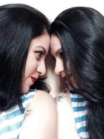 Hermanas gemelas.
