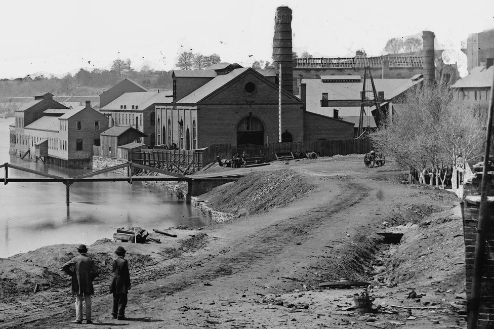 Железнодорожный завод Тредегара в Ричмонде, штат Вирджиния, 1865 г.
