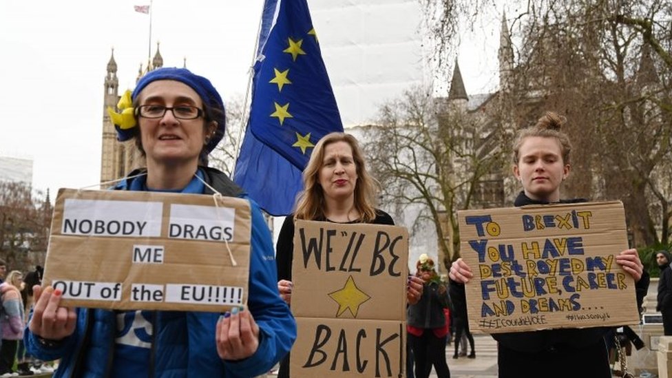 Проевропейские демонстранты на Парламентской площади