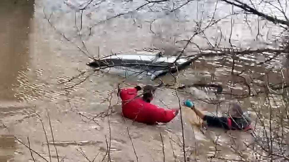 Автомобиль в наводнении в Дюссингдейле, Норфолк