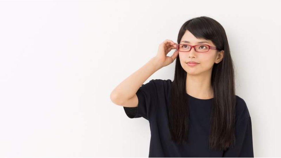 Japan glasses ban for women at work sparks backlash image