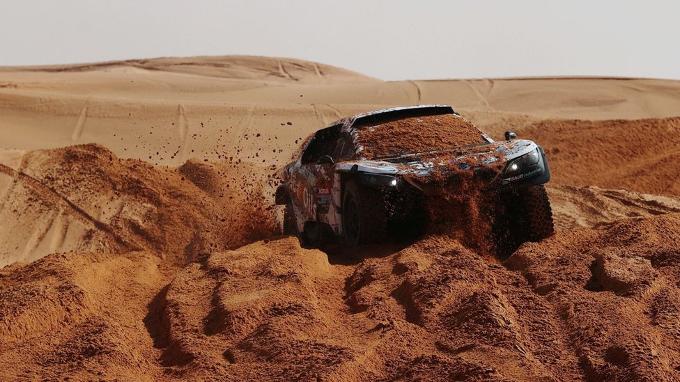 ليونيل باود سائف بي اتش سبورت ومساعده جان بيير غارسين أثناء المرحلة الثالثة من رالي داكار في المملكة العربية السعودية (4 يناير/كانون الثاني 2022)
