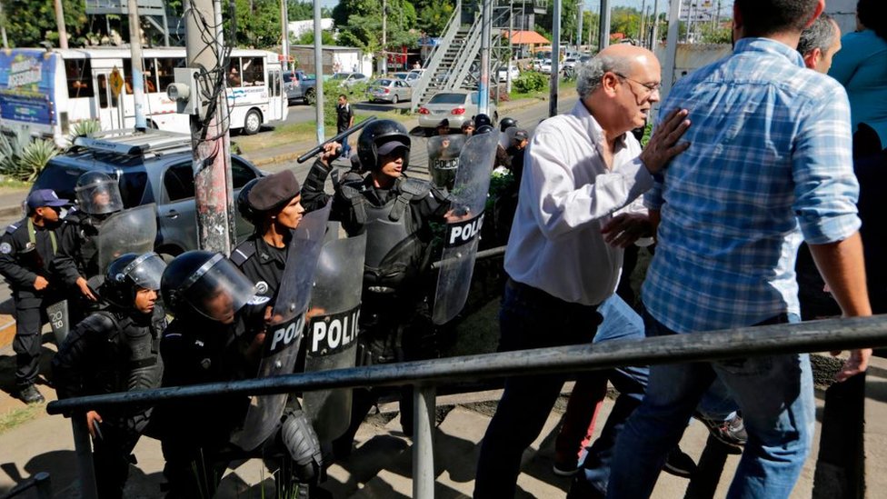 Policía reprime a periodistas en Nicaragua