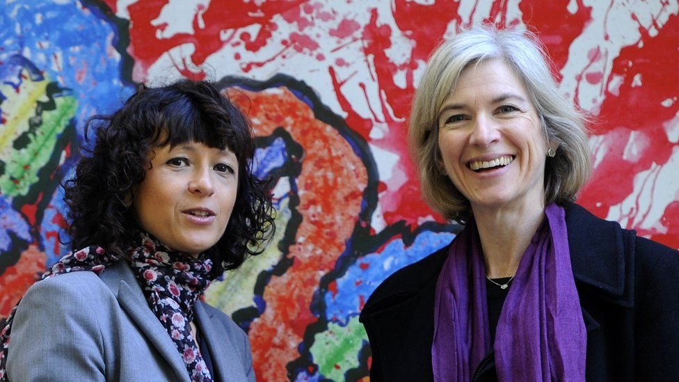埃瑪紐埃勒．沙爾龐捷（左，Emmanuelle Charpentier）和美國的珍妮弗．道德納（Jennifer A. Doudna）