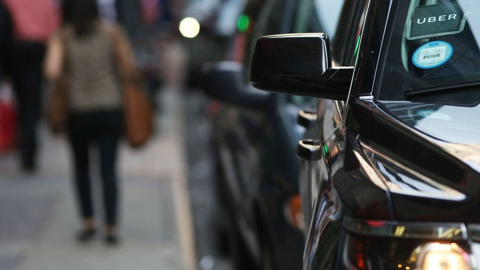 Внедорожник Uber ждет клиента в США