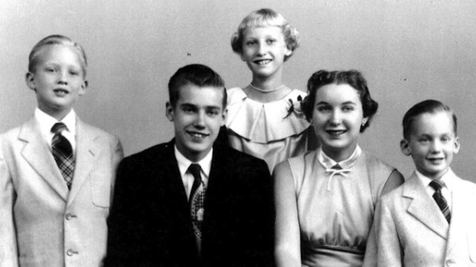 Фотография братьев и сестер Трампа в молодые годы