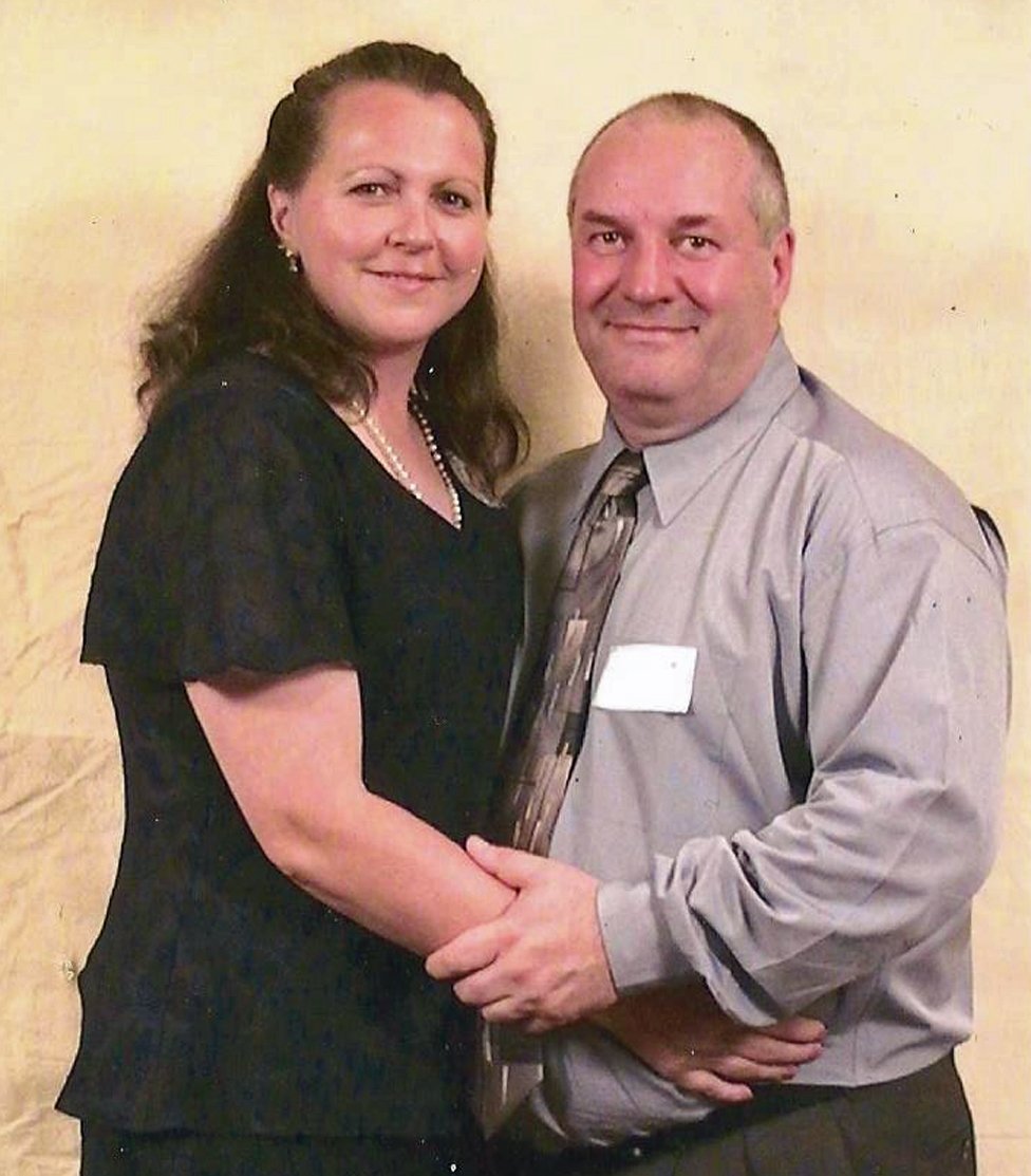 Eddie y Debbie vivieron como fugitivos durante 19 años. Eddie solo estuvo preso por 3 años. Eddie y Debbie at a Premios Nielsen Media