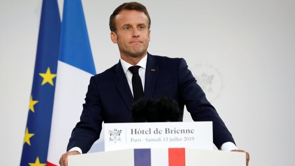 Президент Франции Эммануэль Макрон выступает в Париже. Фото: 13 июля 2019 г.
