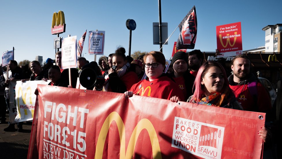 Очередь пикета McDonald's