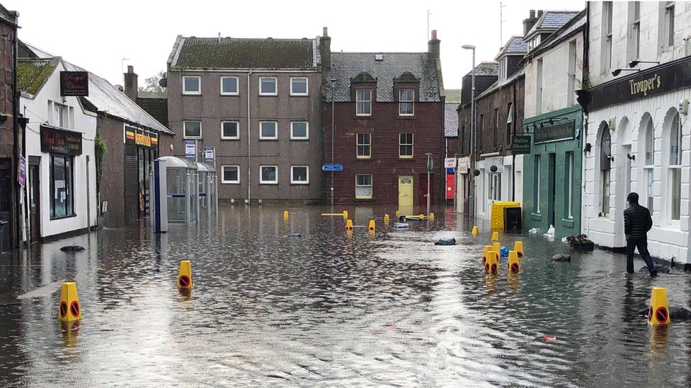В Стонхейвене в Абердиншире за ночь произошло наводнение
