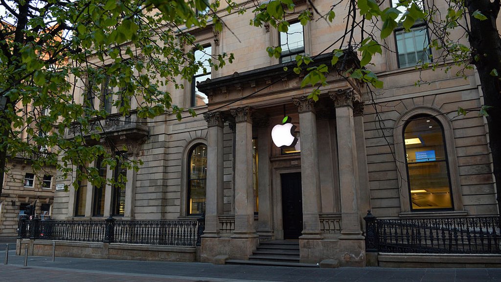 Apple store Glasgow workers unionise in UK first