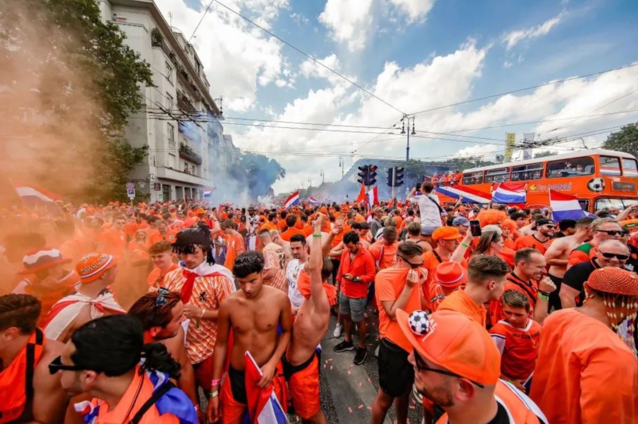 Parada navijača Holandije u Budimpešti