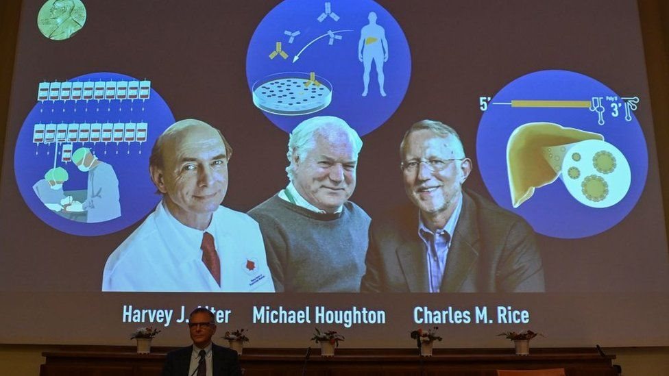 2020諾貝爾醫學獎頒給三名幾十年來潛心研究丙型肝炎的英美科學家，阿爾特、霍頓和尼斯（從左至右）