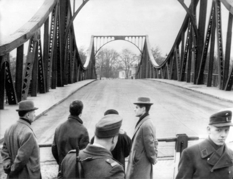 The Glienicke bridge just after the Powers swap