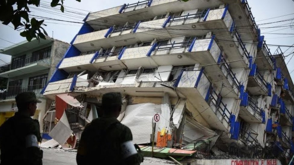 Localidades del estado de Oaxaca sufrieron la caída de edificios tras el sismo de magnitud 8,2. Un edificio colapsado en Oaxaca