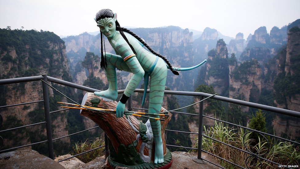 Статуя Аватара видна на горе Тяньцзы 1 сентября 2013 г.