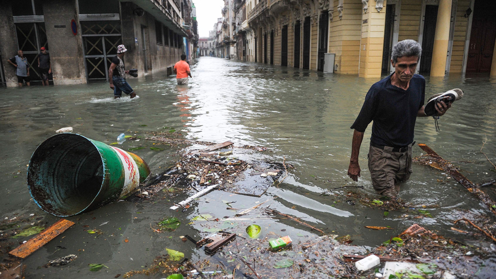En partes de La Habana los residentes tenían el agua hasta la cintura. Inundación en La Habana