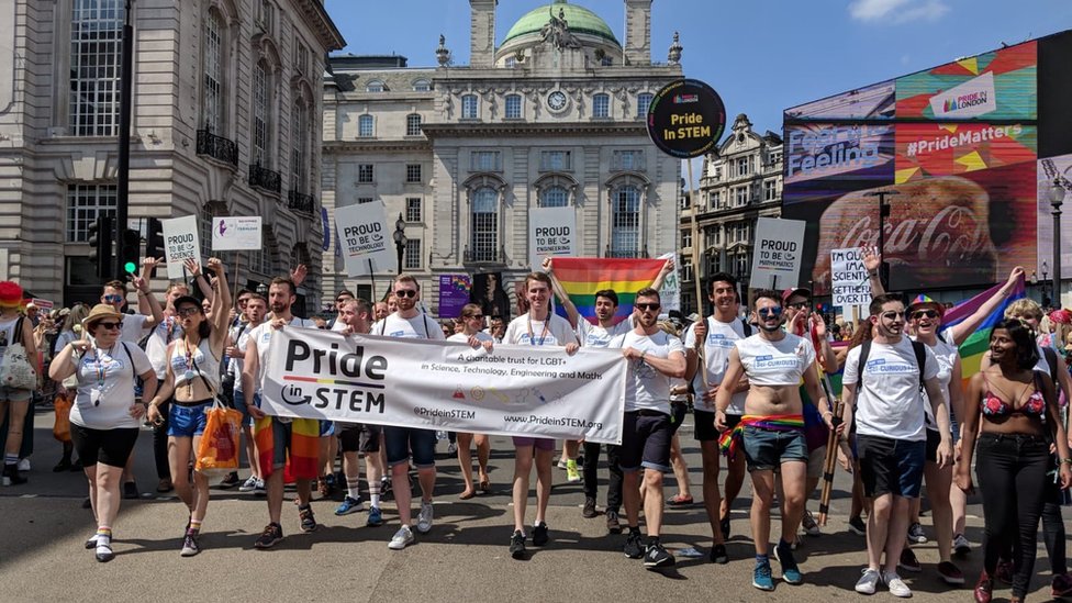 Гордость за STEM на прайд-параде в Лондоне в 2018 году