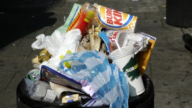 Sampah seperti ini agak jarang terlihat belakangan ini karena manusia mulai mengurangi kegiatannya di luar rumah.