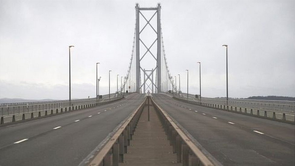 Public buses allowed back on Forth Road Bridge