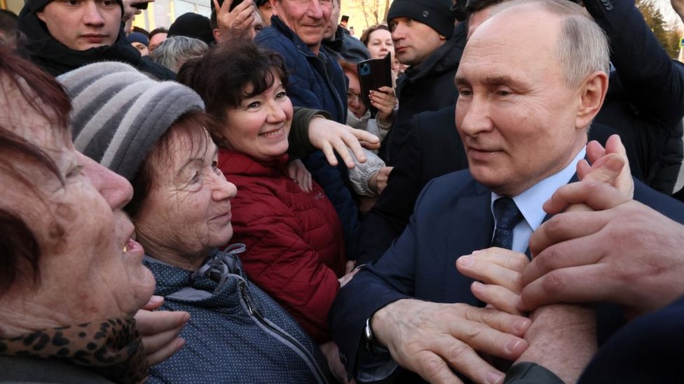 Vladimir Putin greets crowds in Stavropol