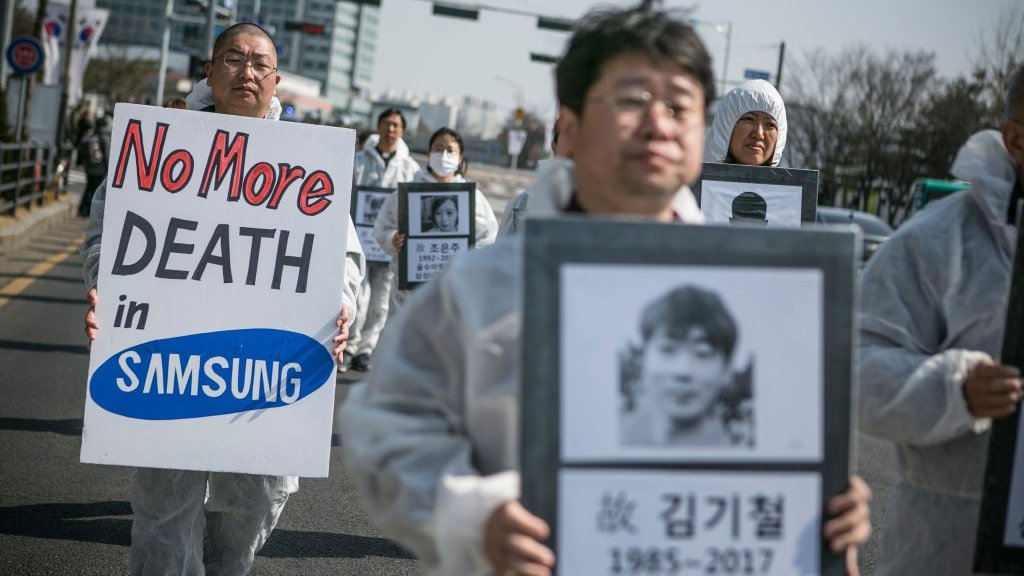 Samsung agrees to payouts after worker deaths