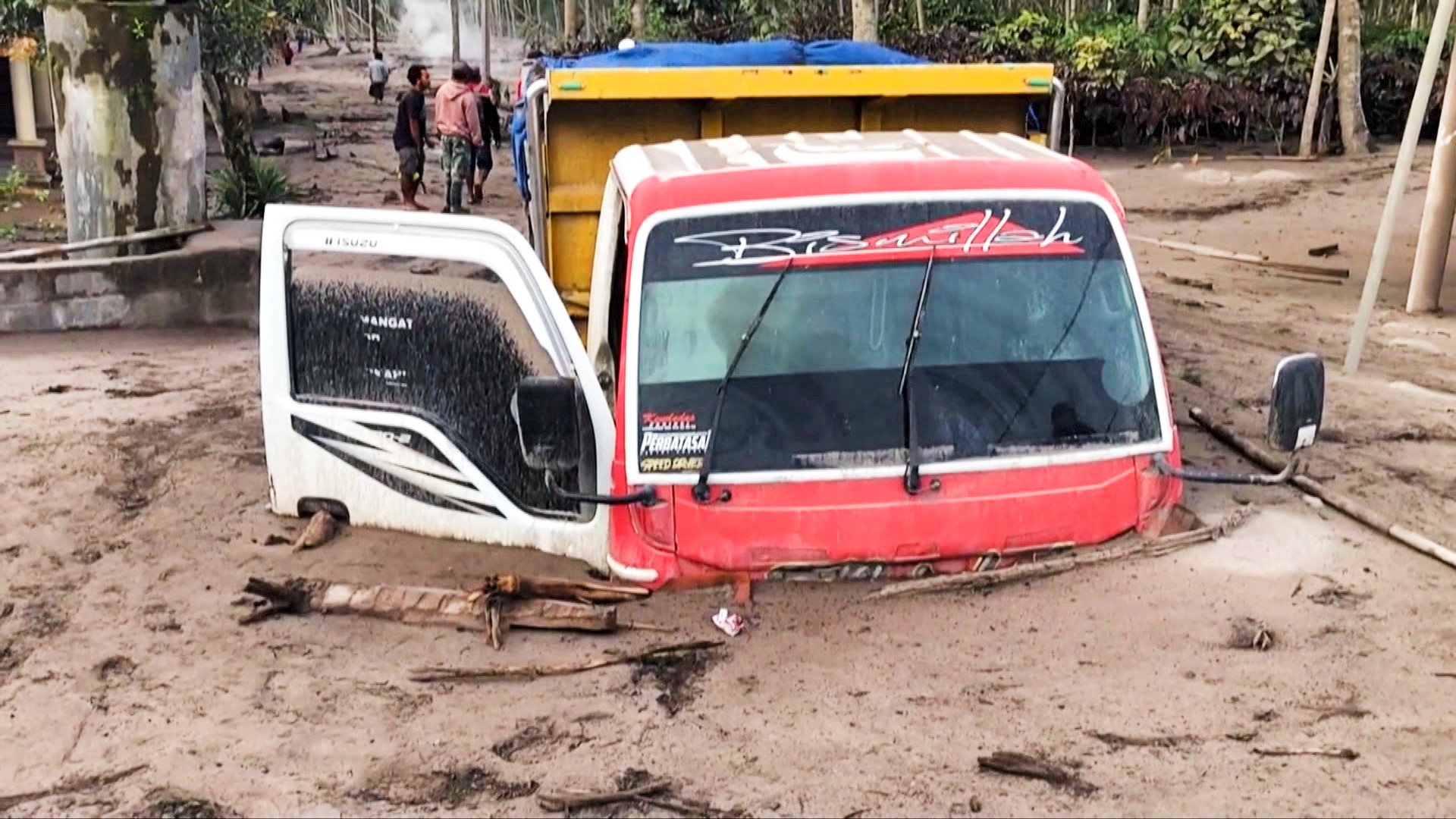 Indonesia volcano: Villages buried under hot ash