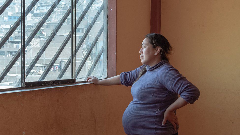 Синтия Эстрада Боливар (31), находящаяся на восьмом месяце беременности, добивается справедливости в связи с исчезновением своей сестры Марлени Эстрада Боливар (28).